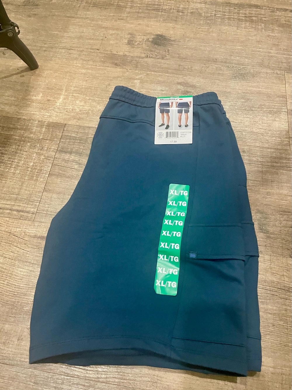 Mondetta Navy Blue Men's Cargo Active Shorts